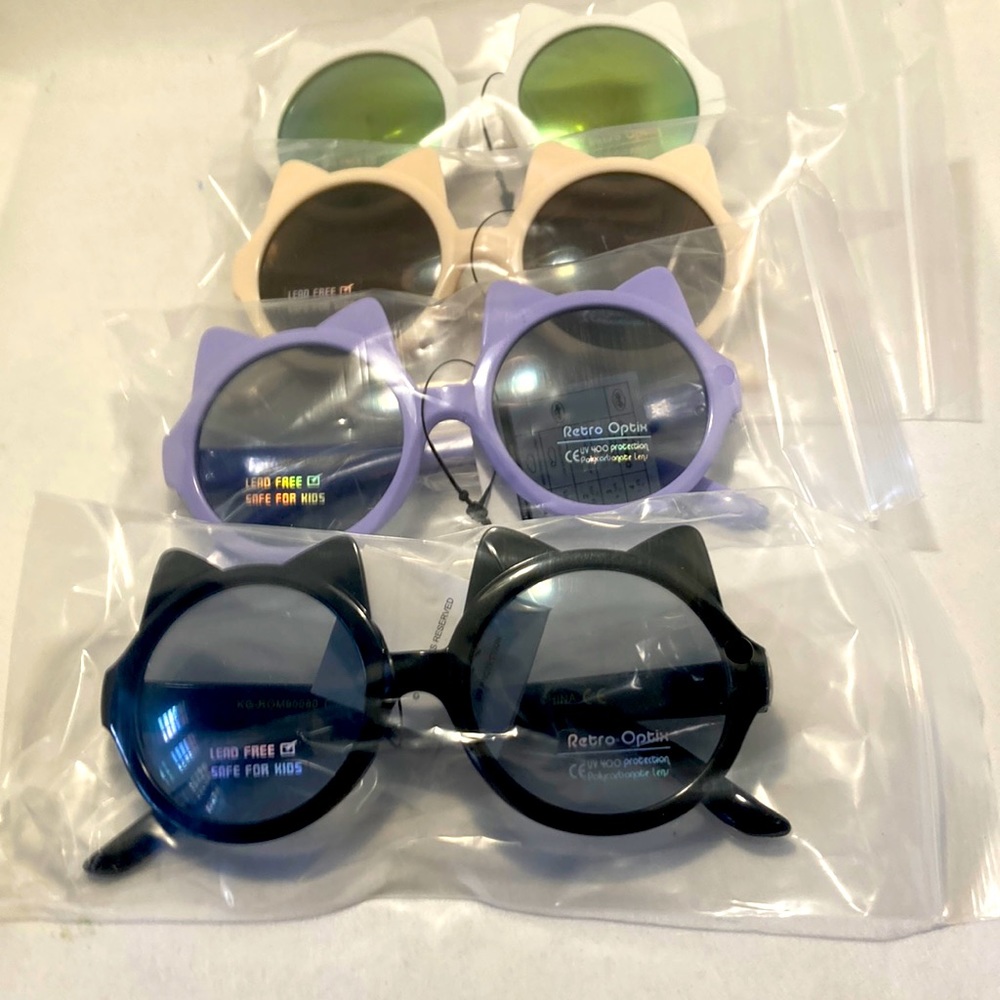 Children’s 12 pairs in mixed colors uv400 sunglasses.